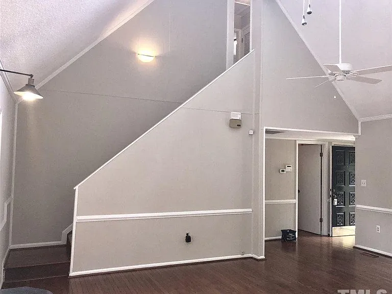 1017 Stonehedge Ave — Photo 3
