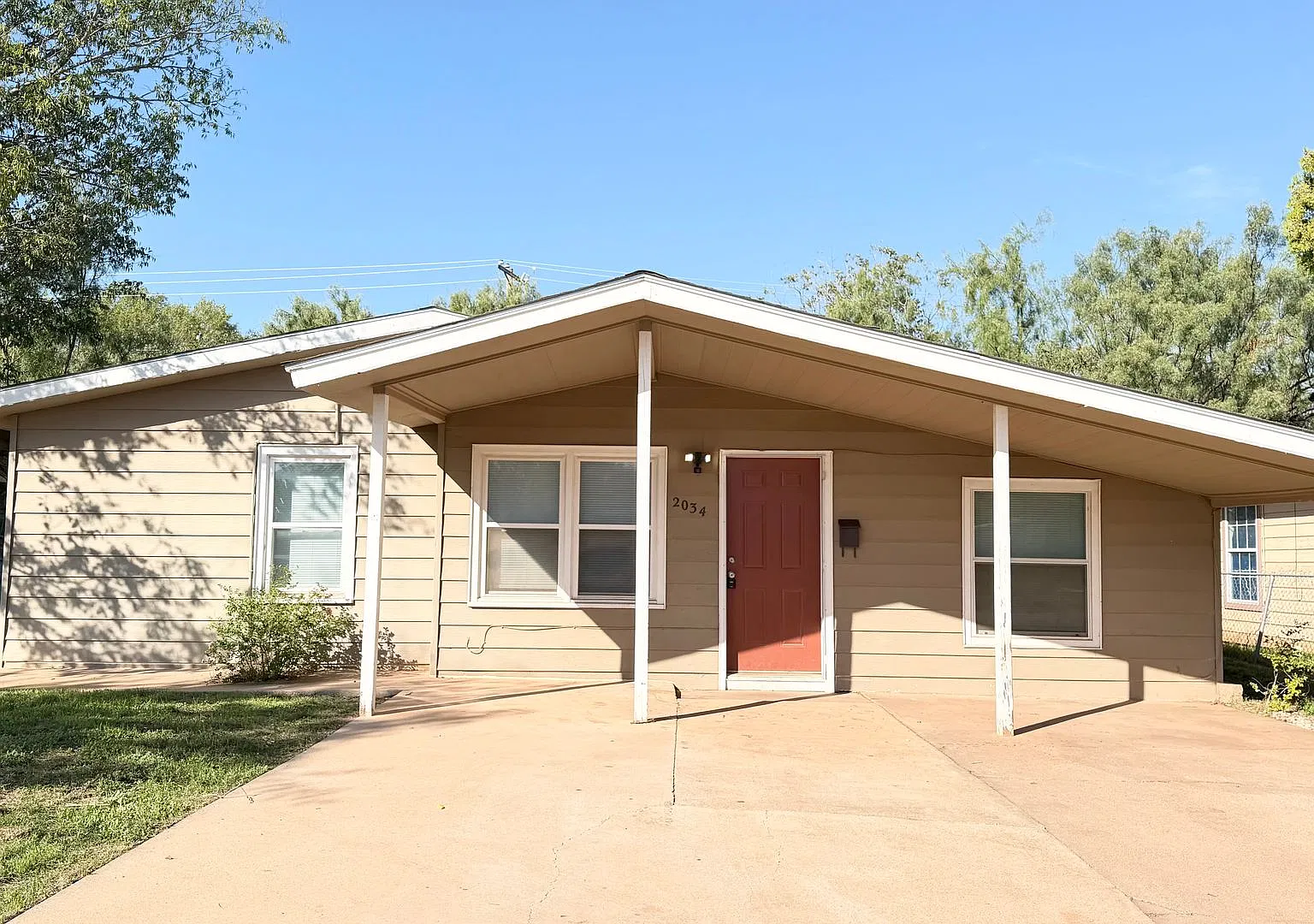 3 Bedroom, 1 Bath, Double Drive Parking; 6 Mos Lease Available! — Photo 2
