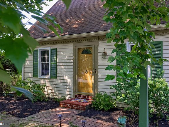 3rd image of 2264 Nicholson Square Dr