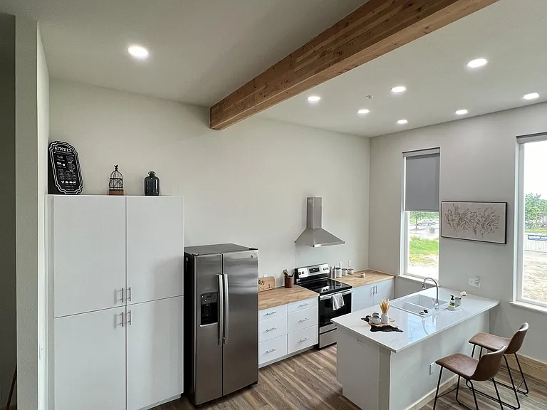 501 N Main St #203 — Photo 10