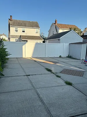 Sold by David W Realty Inc | media 2