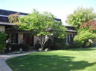 2919 Floral Dr, Northbrook, IL