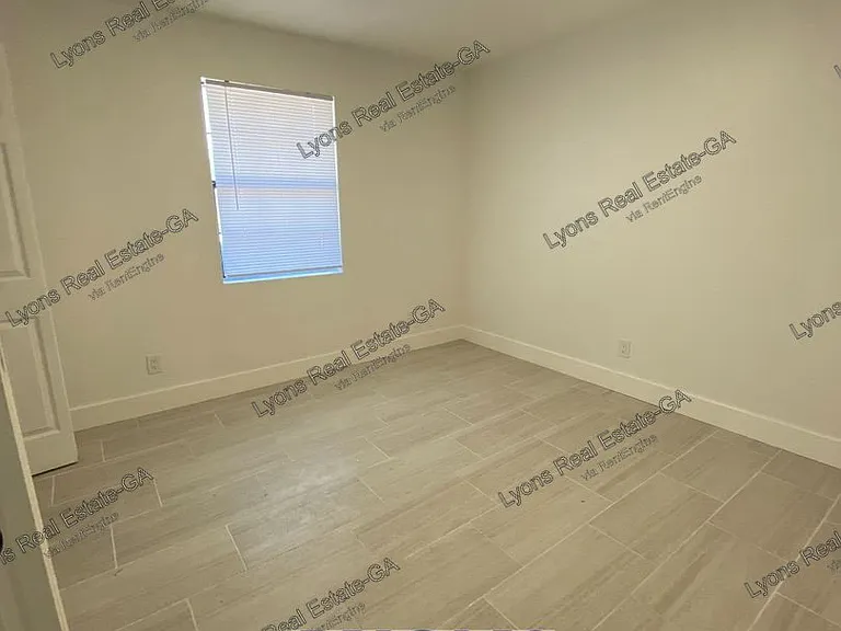 1028 S Gordon Ave — Photo 8
