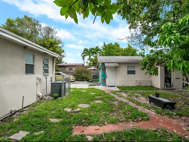 3401 SW 48th Ave — Photo 13