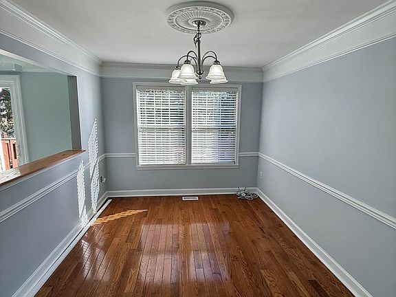 4th image of 105 Knollwood Ct