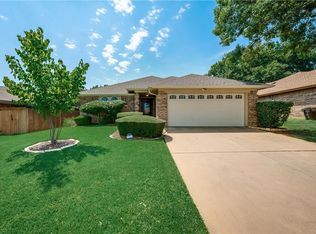 708 Cross Ridge Cir N, Fort Worth, TX 76120