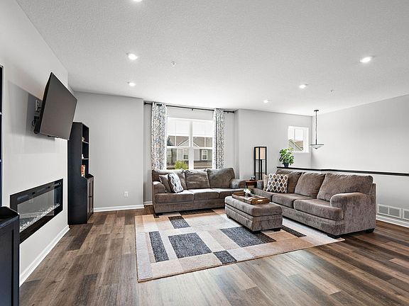 5th image of 2928 Kepler Ave NE
