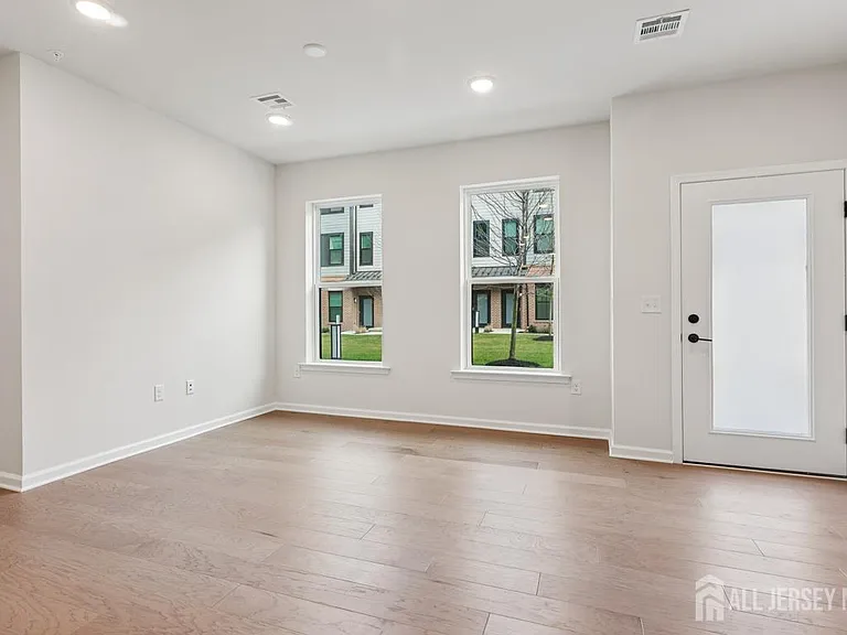 214 Jessie Pl — Photo 5