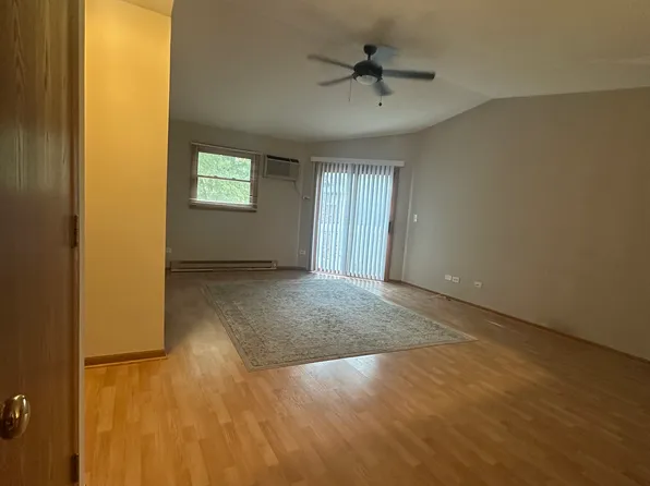 1354 Cunat Ct APT 3C, Lake In The Hills, IL 60156