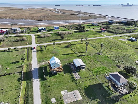 3rd image of 1921 Galveston Ave