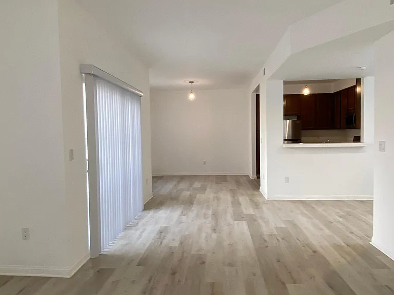 9731 Vesper Ave #9 — Photo 2