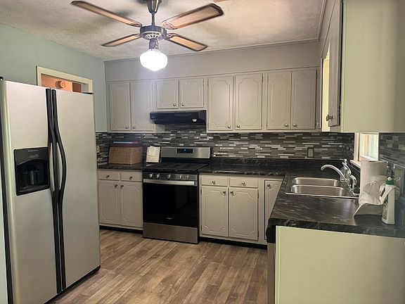 2nd image of 664-664 Sparta Dr