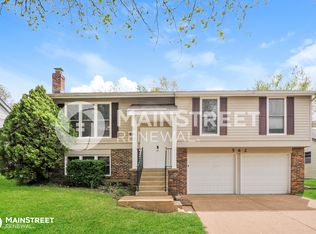 562 Green Forest Dr, Fenton, MO