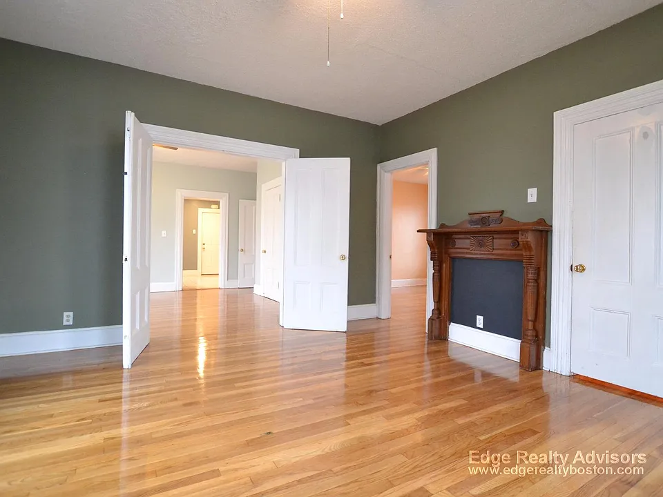 22-24 Everett Sq #2