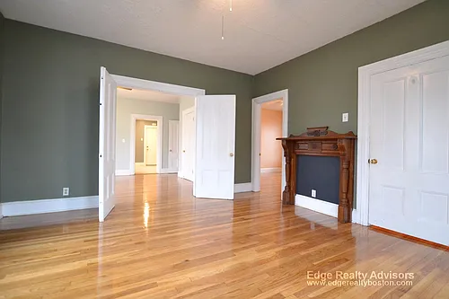 22-24 Everett Sq #2 Photo 1