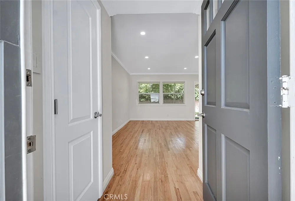 3 bed, 1386 sqft, $3,799 — Photo 3