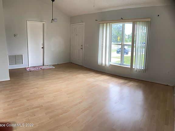 2nd image of 2301 Cogan Dr SE