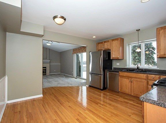 4th image of 1612 Harrison Ave