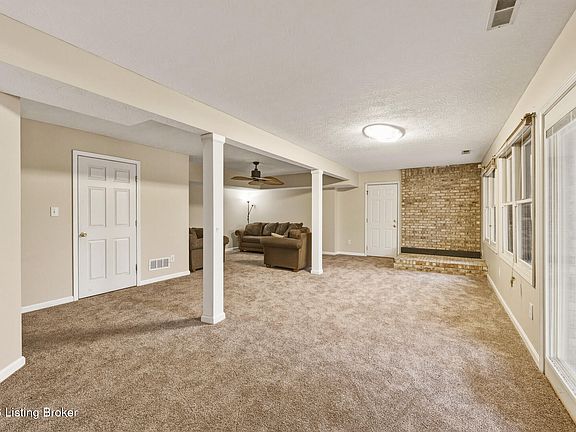 5th image of 60 Magnolia Ct