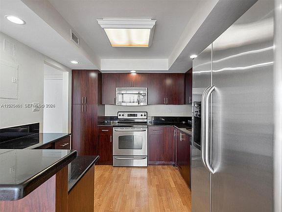 5th image of 18021 Biscayne Blvd APT 603