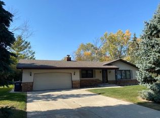 5045 S 36th St, Greenfield, WI 53221