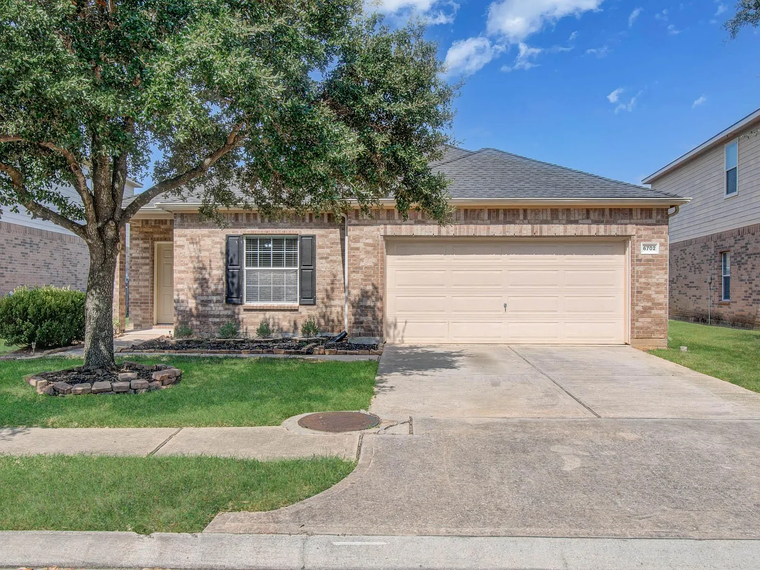 3 bed, 2.0 bath, 1792 sqft, $1,925 — Photo 2