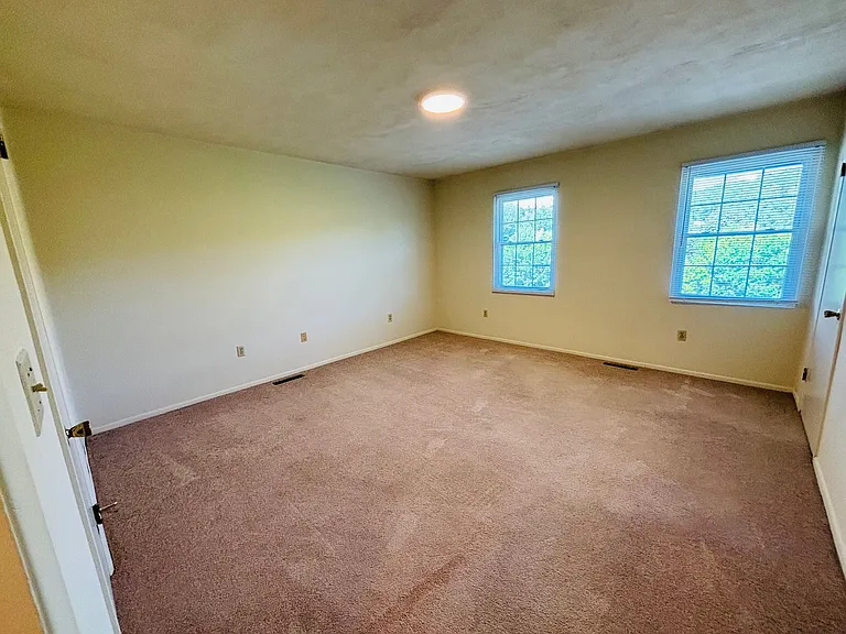 335 New Kent Rd — Photo 14