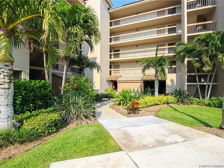2641 NE Ocean Blvd #101 — Photo 2