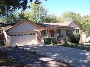 215 Navajo Dr, Searcy, AR 72143