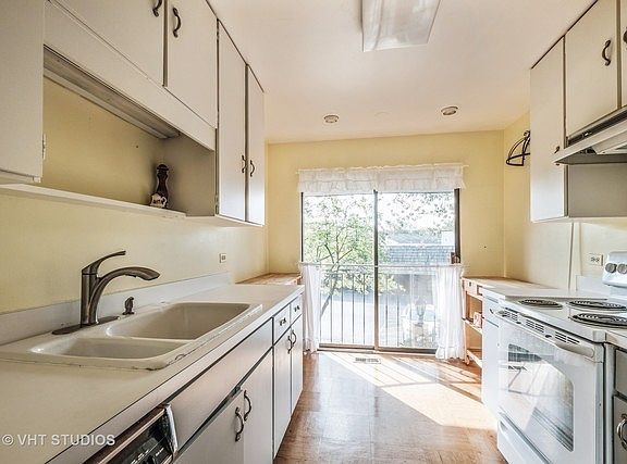 4th image of 1703 Northfield Sq