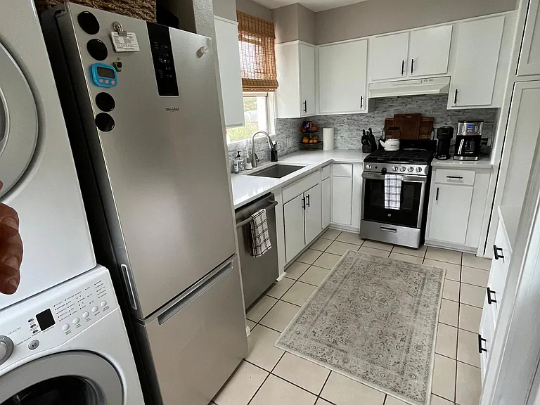 1818 Carmelina Dr — Photo 10