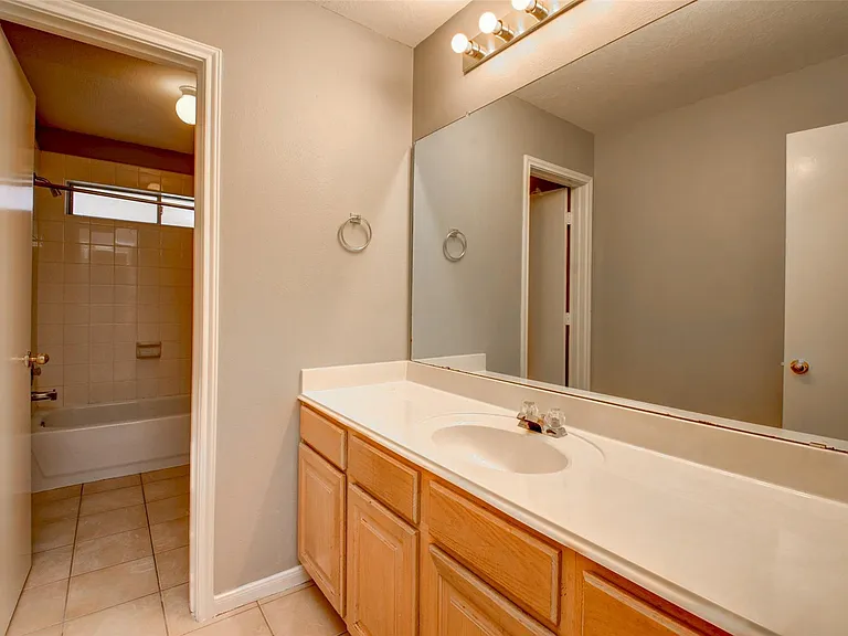 2114 Whirlaway Dr — Photo 34