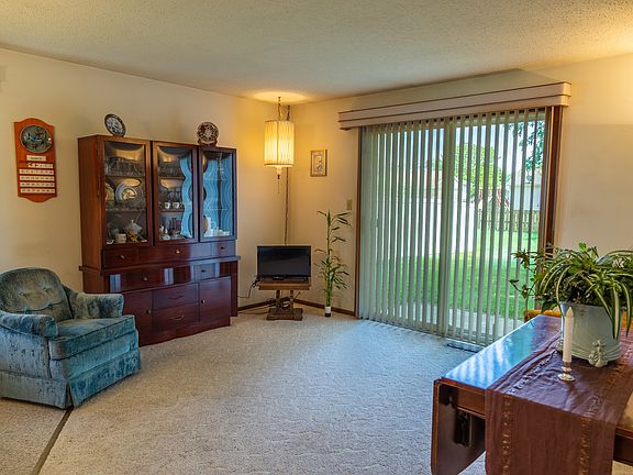 5th image of 396 Anita Dr