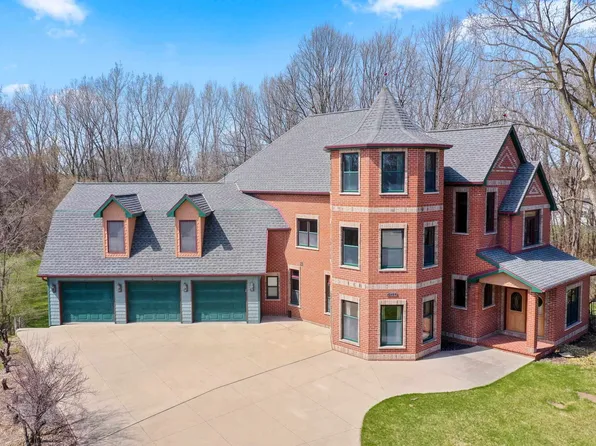 2133 Palmer Ct, Green Bay, WI 54311