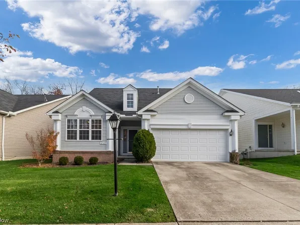 18303 Crystal Lakes Dr, North Royalton, OH 44133