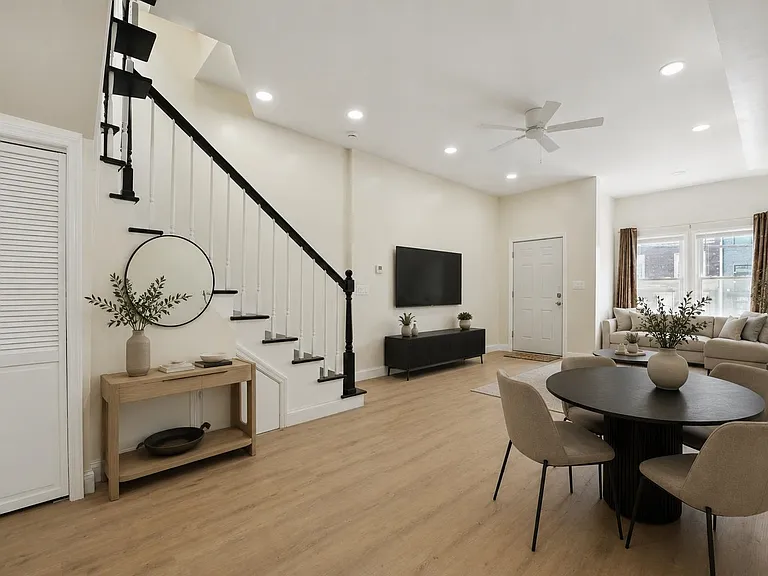949 Summit Ave #2 — Photo 2