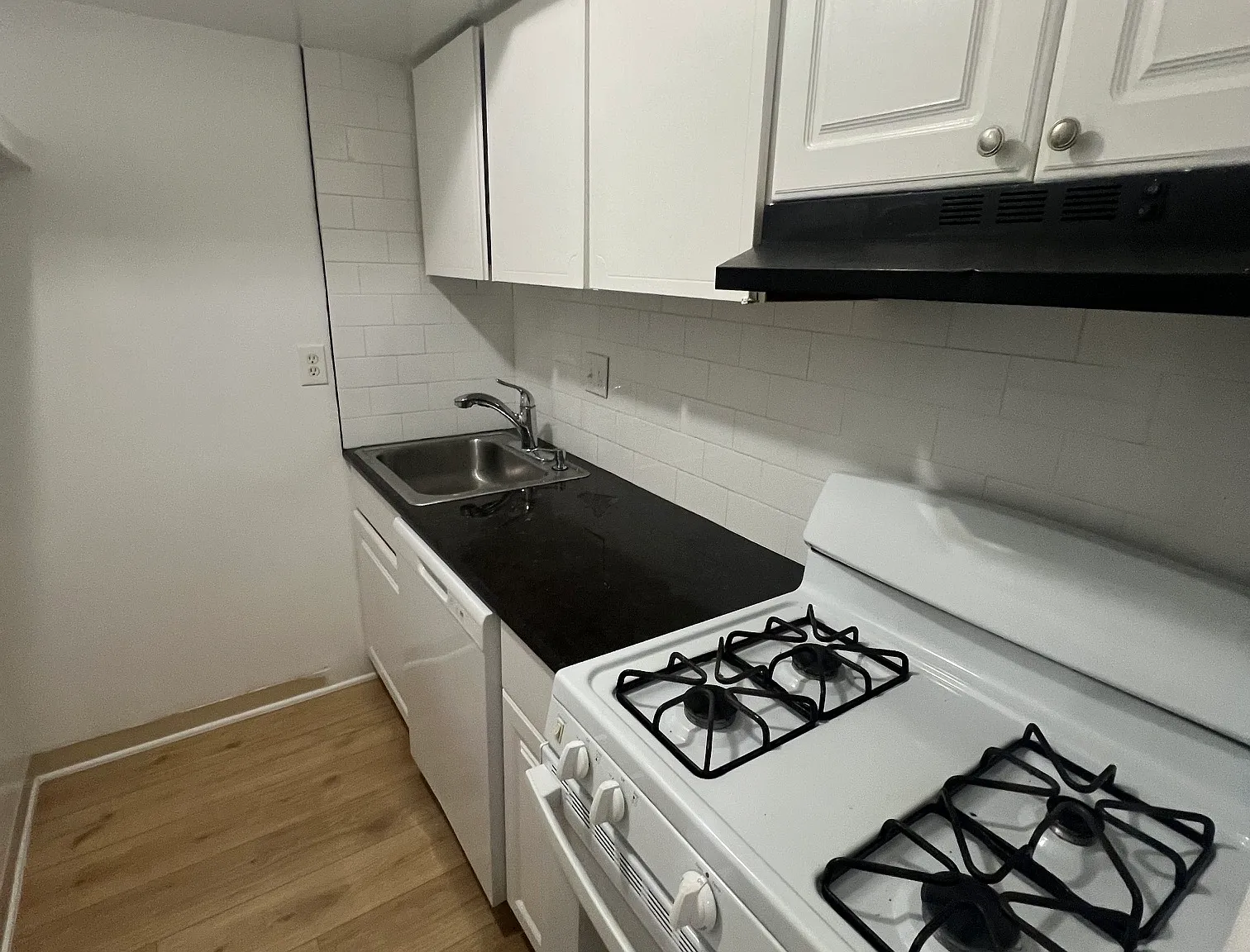 1 bed, 700 sqft, $1,600 — Photo 2