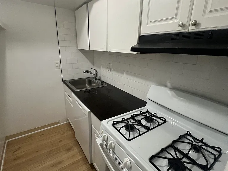 2025 N Lincoln St #102 — Photo 2