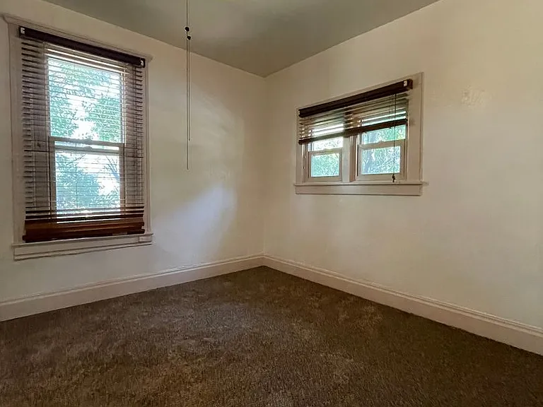 207 Midway Ave — Photo 10