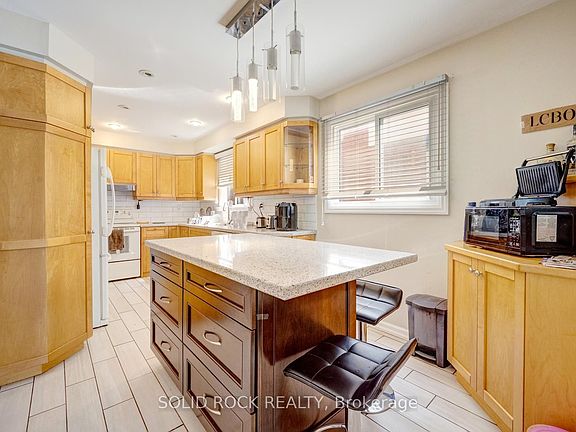 4th image of 60 Martindale Cres
