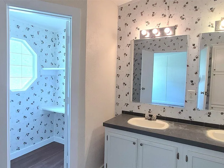 24430 Oak Hollow Blvd — Photo 12