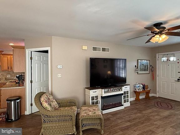 5th image of 4713B Charles Rd