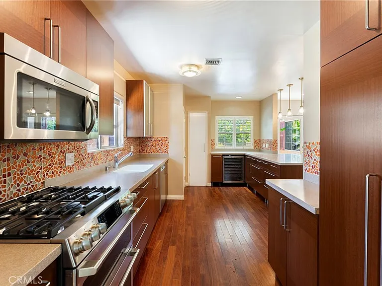 4722 Ventura Canyon Ave — Photo 11