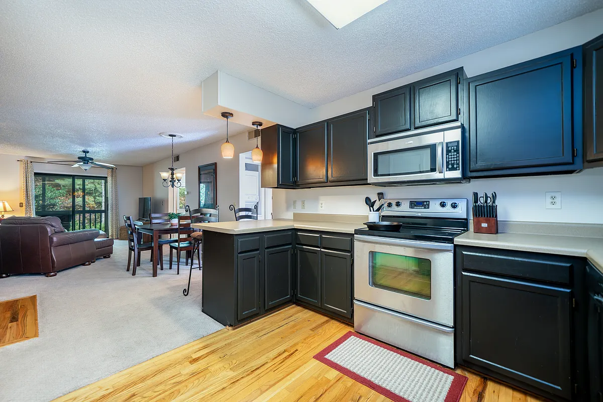 Building Photo - 49 Lake Dr #M-6