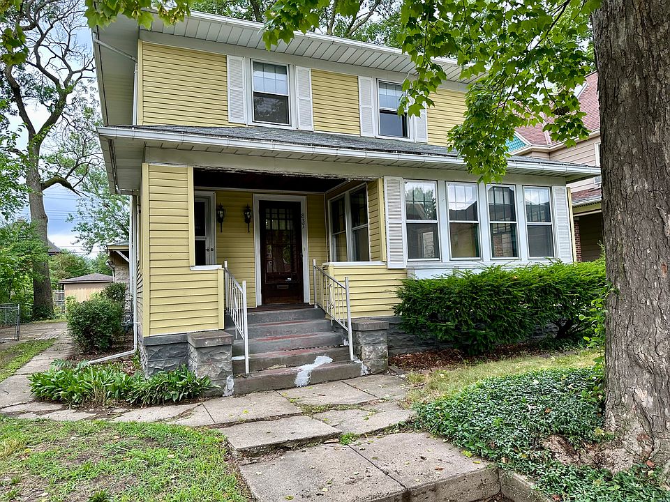 1st image of 837 Forest Ave