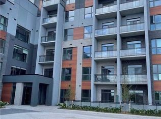 95 Dundas St W #325, Oakville, ON L6M 4L9