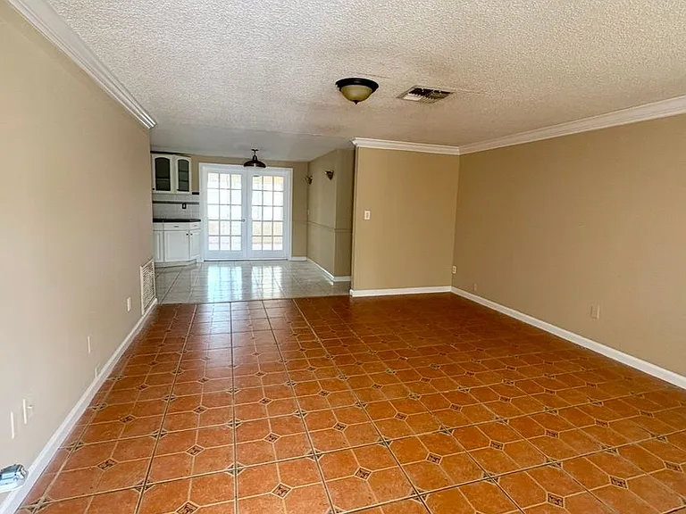 6707 Lenoir Dr — Photo 2