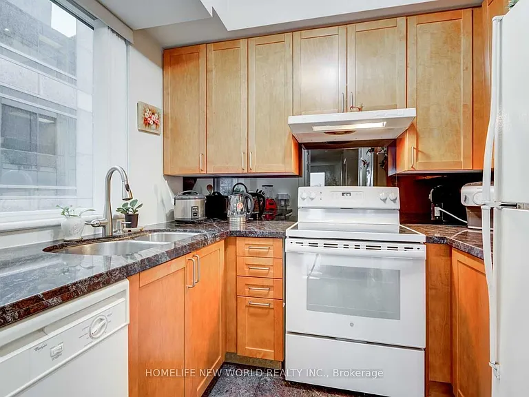 55 Bloor St E #2001 — Photo 8