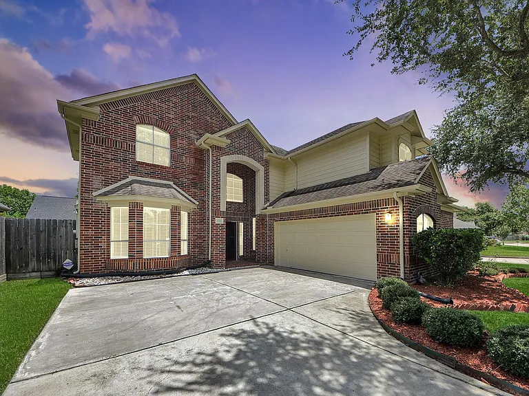435 Leisure Dr — Photo 1