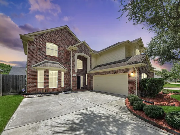 435 Leisure Dr, Stafford, TX 77477